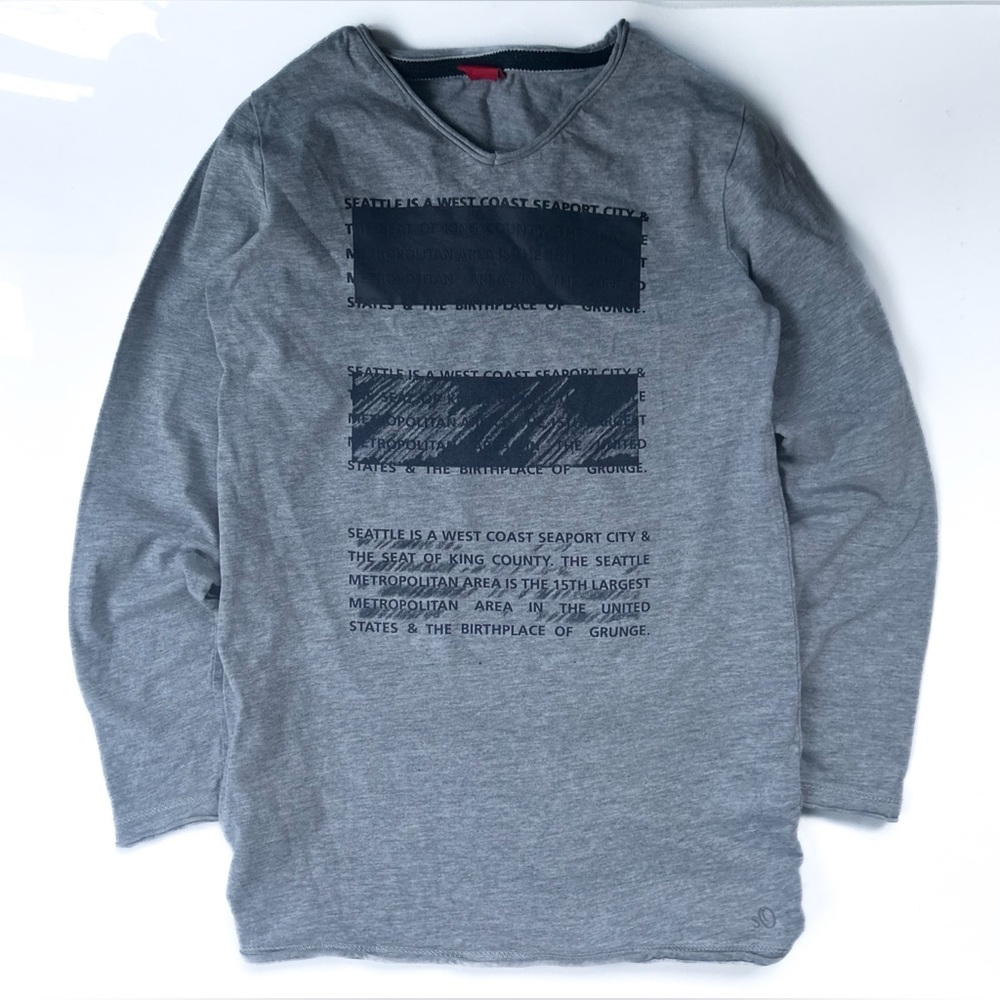 S. Oliver Seattle print  v-neck shirt
